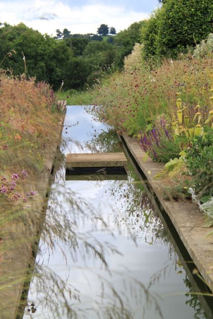 Tom Stuart-Smith’s Broughton Grange – Janna Schreier Garden Design Tom Stuart Smith Gardens, Modern Planting, Tom Stuart Smith, Garden Design Pictures, Garden Water Feature, Top Of A Mountain, Courtyard Gardens Design, Paradise Garden, Dry Garden