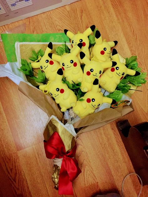 Pokemon Flower Bouquet, Pokémon Bouquet, Pikachu Bouquet, Pokemon Bouquet, Pikachu Wedding, Pokemon Wedding, Pokemon Purse, Pokemon Valentine, Nerd Wedding