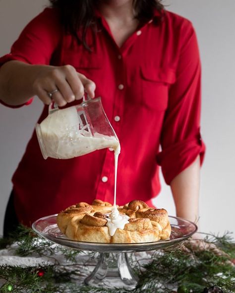 What are your favorite holiday flavors? Eggnog is one of my favorites this time of year. The aroma of nutmeg, vanilla, and maybe a little somethin’ boozy is so festive and so Christmasy to me. Old fashioned and wonderful. I created these Boozy Glazed Eggnog Rolls with all of those flavors and they are such a treat. These would be perfect for Christmas morning and/or holiday brunch parties. (You could totally leave out the booze, in this case bourbon, if it’s not your thing) I’ve been hinting aro Eggnog Cinnamon Rolls, Holiday Brunch Party, Holiday Flavors, Brunch Parties, Sweet Breakfast Treats, Cocoa Recipes, Eggnog Recipe, Holiday Brunch, Rum Cake