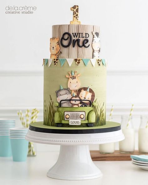 De la Crème Creative Studio on Instagram: "This cake is giving us all the summer vibes…and now the countdown is on to warm days relaxing in the sun. A safari vacation is definitely on my bucket list, who’s with me?! Now that I think about it, cake and safari animals obviously go great together, just look at them, they’re adorable! Holla at your girl if you think we should set up some cake classes in Africa, we can do two birds with one stone! 😜🦒🦓 By the way, see our earlier post for a close Jungle Safari Cake, Safari Birthday Party Decorations, Jungle Theme Cakes, It Cake, Boys 1st Birthday Cake, Baby Boy Birthday Cake, Safari Vacation, Safari Animals Birthday, Animal Birthday Cakes