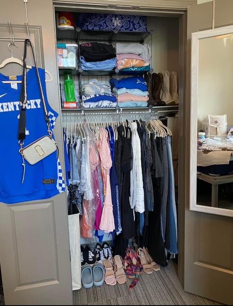 Uky Dorm Room Ideas, Dorm Room Set Up Ideas, Kentucky Dorm Room Ideas, Kentucky Dorm Room, University Of Kentucky Dorm, Freshman Dorm, Dorm Room Styles, College Room Decor, Dorm Room Hacks