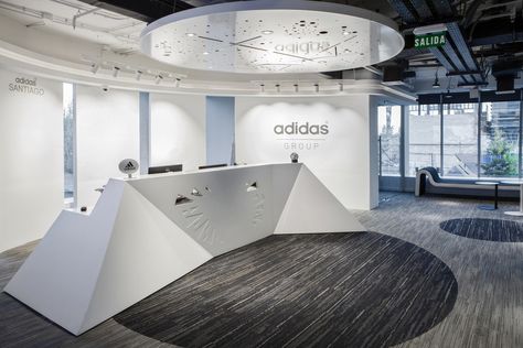 Adidas Offices - Santiago - Office Snapshots Kids Dental Office, Reception Desk Office, Reception Desk Design, Office Window, Office Reception, Corporate Office Design, Dental Office Design, Corporate Office, Dental Office