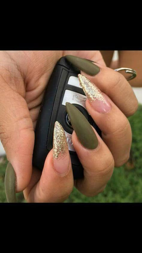 Unghie Sfumate, Stiletto Nails Designs, Gold Nail, Nails Green, Super Nails, Bespoke Fashion, Nail Nail, Cool Nail Designs, Creative Nails