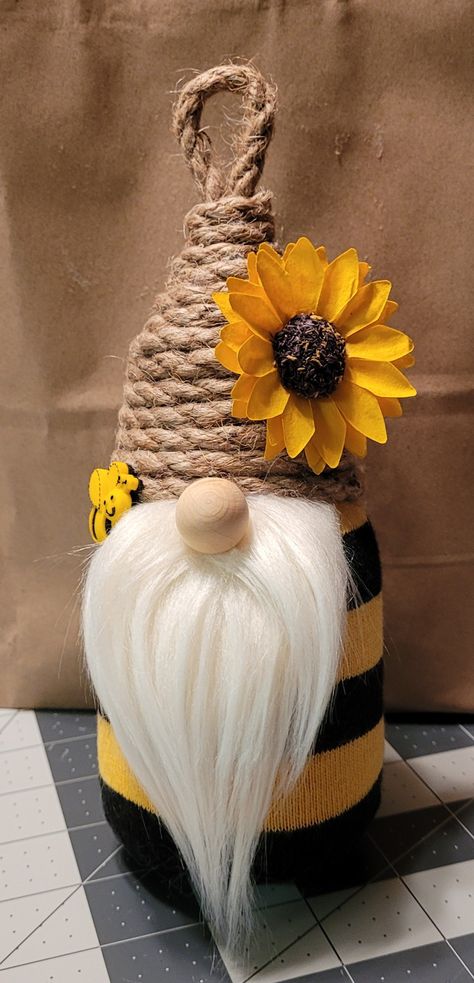 Sunflower Gnomes Diy, Bee Gnome Diy, Summer Gnomes Diy, Spring Gnomes Diy, Wine Bottle Gnomes, Stuffed Gnomes, Gnome Place Like Home, Dollar Tree Craft Ideas, Tree Craft Ideas