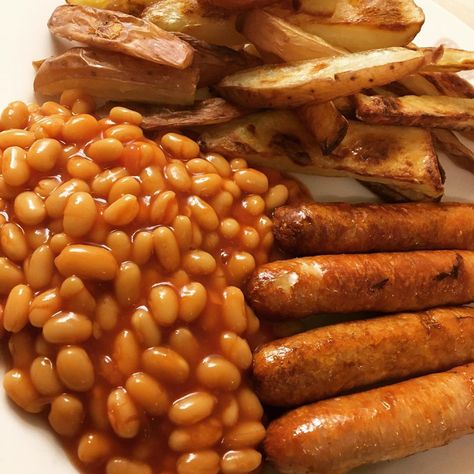 Dominique Withers on Instagram: “Sausage, chips and beans for tea 😍 I know this is lacking speed but sometimes you just gotta eat what you want fancy ❤️ just 1 syn for the…” Sausage And Chips, Uni Meals, Hungry Eyes, Food Journal, Meal Plan, Nom Nom, Food Ideas, Meal Planning, Clean Eating