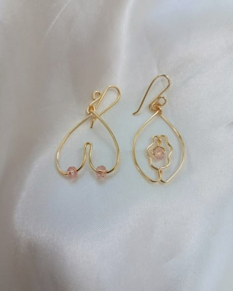 Dainty Wire Wrapped Jewelry, Wire Crafts Easy, Piercing Names, Diy Wire Earrings, Wire Jewelery, Wire Diy, Wire Earring, Wire Jewellery, Handmade Jewlery