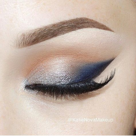 Navy Blue Makeup, Wedding Makeup Blue, Quinceanera Makeup, Ball Makeup, Silver Eye Makeup, Blue Eyeshadow Looks, Blue Makeup Looks, Silver Makeup, Pretty Eye Makeup