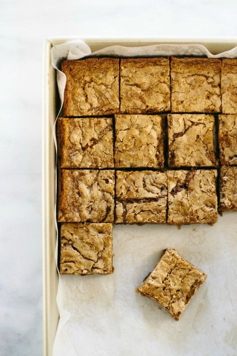 Rachel Devaux Recipes, Coffee Blondies Recipe, Coffee Blondies, Blond Brownies, Baking Simple, Vanilla Bean Blog, Sarah Kieffer, Blondie Bars, Alpha Gal