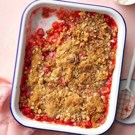 Cherry Crunch, Cherry Rhubarb, Rhubarb Crunch, Rhubarb Dump Cakes, Crunch Recipe, Cherry Desserts, Easy Summer Meals, Summer Cooking, Rhubarb Recipes