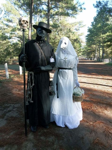 Good Halloween Costumes Scary, Plauge Doctor Couples Costume, Cool Creepy Halloween Costumes, Plague Victim Costume, Duo Horror Halloween Costumes, Witches And Warlocks Costumes, White Plague Doctor Costume, Halloween Couple Ideas Scary, Graveyard Costume Ideas