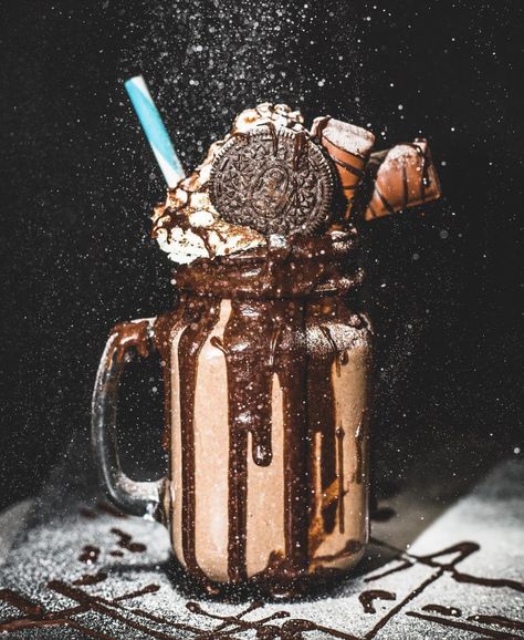 Crazy Shakes, Oreo Shake, Oreo Milkshake, Themed Cafes, Sketching Art, Art Drawing Sketch, Chaat Recipe, Food Baby, Food Therapy