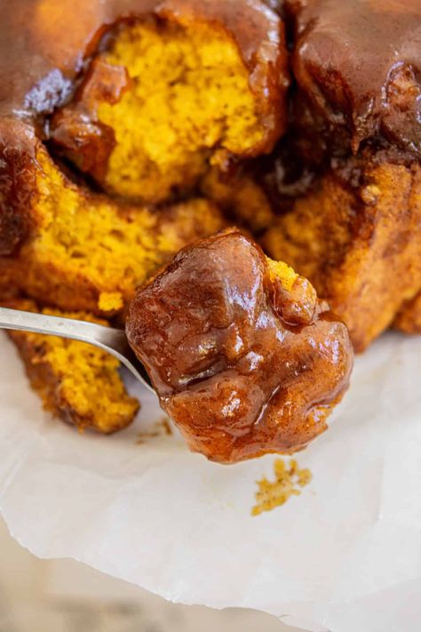 Thanksgiving Monkey Bread, Pumpkin Monkey Bread, Pumpkin Butterscotch, Thanksgiving Recipe Ideas, Pumpkin Doughnut, Butterscotch Sauce, Pumpkin Cinnamon Rolls, Pumpkin Banana, Thanksgiving Recipe