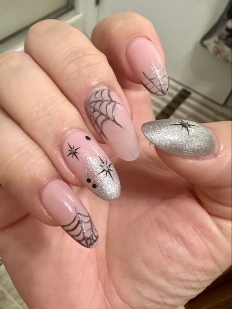 Silver chrome with black accents. Halloween nails with spider webs. Gel x nails. Gel Polish. Halloween Nails Silver, Silver Chrome Halloween Nails, Halloween Chrome Nails, Chrome Halloween Nails, Chrome Gel Polish, Spiderweb Nails, Nails For Halloween, S And S Nails, Gel Mani