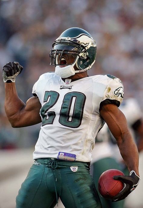 Brian Dawkins Philadelphia Eagles Wallpaper, Eagles Football Team, Football Pads, American Football Uniforms, Brian Dawkins, Philly Eagles, Philly Sports, Nfl Football Pictures, Nfl Football Art