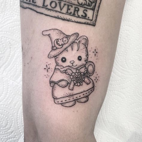 Sylvanian Families Tattoo, Calico Critter Tattoo, Cat Kingston, Kingston Tattoo, Tattoo 2024, Pretty Tattoo, E Tattoo, Cozy Aesthetic, Family Tattoos