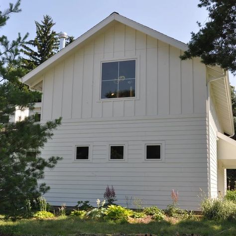 Board And Batten With Horizontal Siding Exterior - Photos & Ideas | Houzz Horizontal Siding Exterior, Vertical Siding Exterior, White Vinyl Siding, Vinyl Siding House, Horizontal Siding, Siding Styles, Wood Siding Exterior, Board And Batten Exterior, Scandinavian Farmhouse