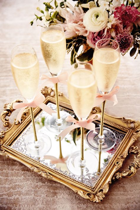 diy-decorated-champagne-flutes Drink Decorations, Champagne Party, Wedding Drink, Brides Magazine, Wedding Forward, Morning Wedding, Champagne Glasses, Champagne Flutes, Wedding Food