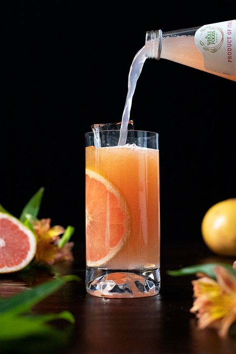 Old Fashioned Paloma - (Bourbon and Grapefruit Cocktail) - Moody Mixologist Grapefruit Soda Cocktail, Pomelo Cocktail, Grapefruit Bitters Cocktail, Drink Toppings, Cocktail Photoshoot, Moody Mixologist, Mocktails Recipes, Grapefruit Cocktail Recipes, Grapefruit Drink