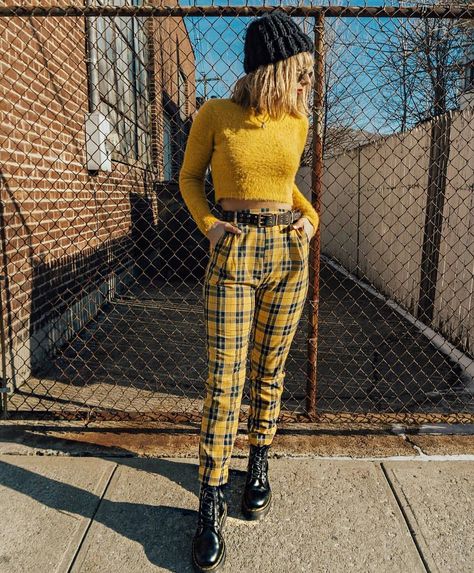 his yellow outfit 💛💛 Yay or Nay??? 😍 🌵 🌵 🌵 tag that friend who would really like to have one of those 😘👽 !!! 🌵 🌵 🌵 Follow @altgirl_  For Grunge Alternative Fashion, Yellow Grunge, Outfits Alternative, Clothing Grunge, Soft Grunge Outfits, Alternative Girl, Clothes Grunge, Luxury Brand Names, Fashion Alternative