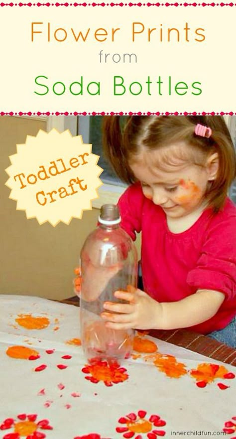 Flower Prints from Soda Bottles -- easy toddler craft Easy Toddler Crafts, Toddler Class, Toddler Craft, Seltzer Water, Toddler Classroom, Cadeau Parents, Children Education, Spring Preschool, Easy Toddler