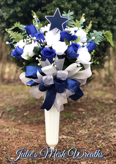 Dallas Cowboys graveside Dallas Cowboy Flower Arrangements, Tombstone Saddle Arrangements, Flower Arrangements In Cowboy Boots, Cowboy Casket Spray, Tombstone Flower Arrangements Saddles, Lil Rob, Graveside Decorations, Dallas Cowboys Crafts, Cowboy Crafts