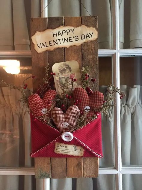 Primitive Valentine Crafts, Dollar Store Valentines, Diy Valentine Decor, Valentine Decor Ideas, Primitive Valentine Decor, Valentine Craft Decorations, Valentine Wood Crafts, Vintage Valentine Crafts, Saint Valentin Diy