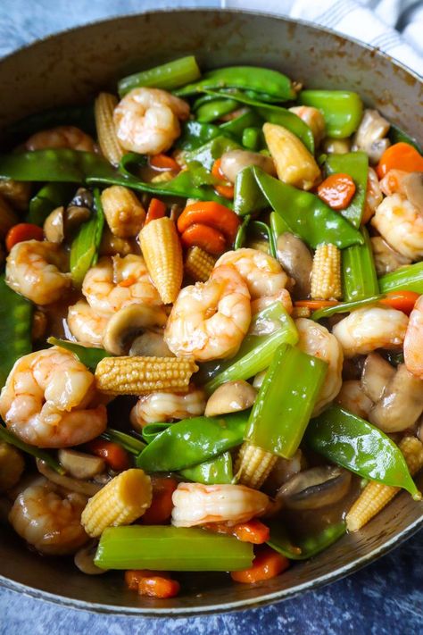 skillet with shrimp chop suey in a savory sauce with celery, carrots, baby corn, shrimp, mushrooms, and peas Shrimp Chop Suey Recipe, Shrimp Chop Suey, Vegetarian Oyster Sauce, Homemade Chinese Food, Chinese Cooking Recipes, Easy Chinese Recipes, Chop Suey, Easy Shrimp, Asian Inspired Recipes