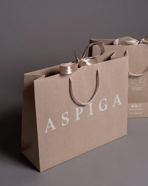 Printed Kraft Paper Bags | Kraft Gift Bags | Luxury Paper Bags Kraft Bag Design, Shop Bag Design, Branded Paper Bags, Paper Bags Ideas, Brand Shopping Bag, Gift Bag Design, Luxury Paper Bag, Branded Gift Bags, Brown Packaging