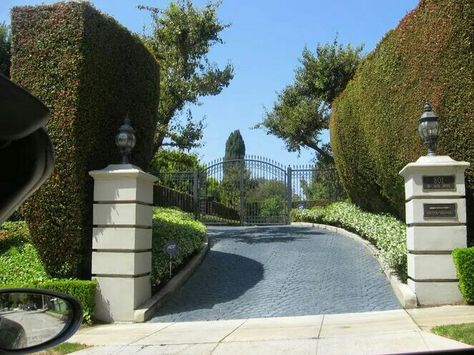 Entryway Driveway Entrance Landscaping Entryway, Mansion Entryway, Urban Forest Design, Driveway Entrance Landscaping, Malibu Mansion, Plaza Design, Bungalow Style House Plans, Luxury Houses Mansions, Driveway Design