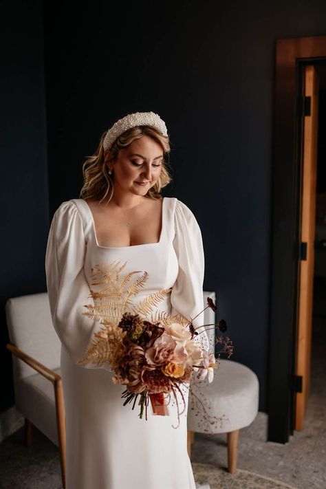 Bride in a sqaure neck long puff sleeve wedding dress with a stylish chunky pearl headband holding an autumnal bouquet Long Puff Sleeve Wedding Dress, Flowers Bouquet Ideas, Humanist Wedding Ceremony, Autumn Wedding Flowers, Mermaid Bride Dresses, Princess Bride Dress, Boho Bride Dress, Puff Sleeve Wedding Dress, Pearl Headband Wedding