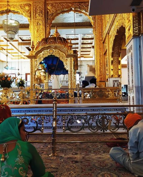 A peaceful oasis in the Heart ❤️ of Delhi #delhi #delhidiaries #banglasahib #gurudwara #gurudwarabanglasahib Bangla Sahib Gurudwara Night, Bangla Sahib Gurudwara, Gurudwara Sahib, Bangla Sahib, Night Rides Snapchat, Waheguru Ji, Dream Lifestyle, Spiritual Connection, July 1