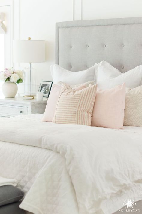 How to decorate a pink bedroom using throw pillows, flowers, baskets, rugs, and curtains. #bedroomdecor #masterbedroom #bedroomdecorideas White Sitting Room, Blush Pink Bedroom, Blush Bedroom, Pink Bedroom Ideas, Gold Bedroom, Bedroom Furnishings, Pink Bedrooms, Gray Bedroom, Pink Bedroom