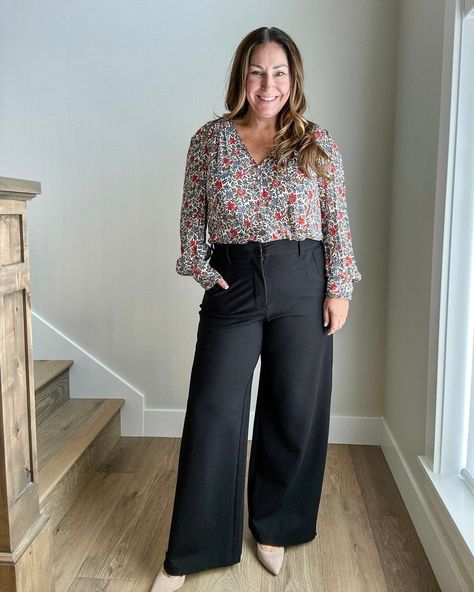 Torrid Work Outfits, Business Casual Outfits For Women Size 12-14, Teacher Outfits Over 50, Midsize Workwear, Casual Business Attire For Women, Black Dress Pants Outfits, Curvy Work Outfit, Plus Size Business Casual, Recruiter Mom