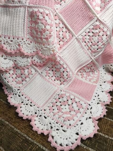 Pink White Crochet Blanket, Pink Blanket Crochet, How To Crochet Lace, Pink Granny Square Blanket, Baby Girl Blankets Crochet, Girl Baby Blanket Crochet, Crochet Blanket In The Round, Crochet Baby Blanket Girl, Pink Crochet Blanket