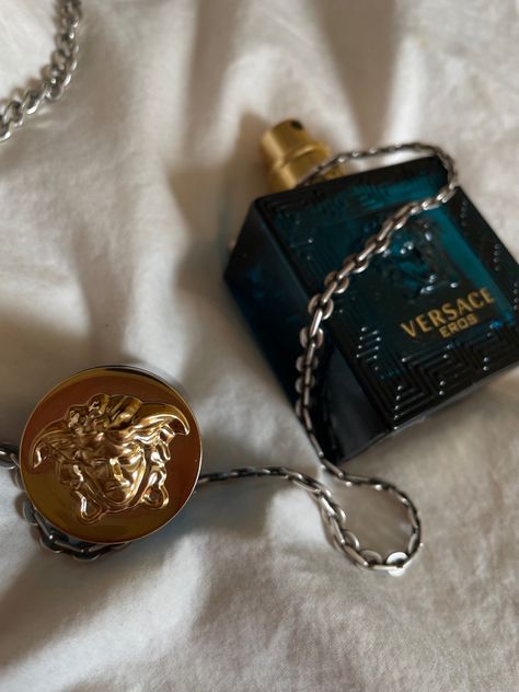 Versace eros aesthetic parfume #versace #parfum #aesthetic Versace Aesthetic Men, Versace Perfume Aesthetic, Man Parfume Aesthetic, Smell Aesthetic, Eros Aesthetic, David Core, Parfum Aesthetic, Versace Aesthetic, Versace Parfum