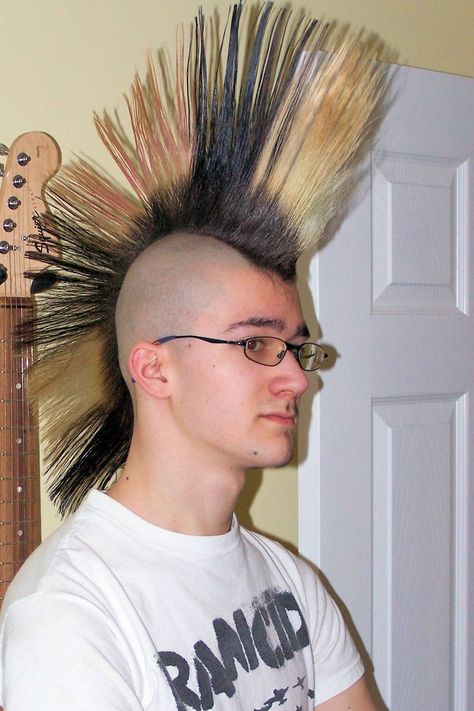 Buzzed Mohawk, Fire Haircut, Punk Guys, Punk Mohawk, Mohawk Haircut, Punk Boy, Mohawks, Punk Rock, Cyberpunk