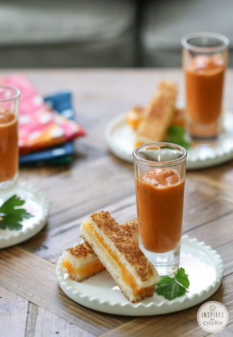 Mini Grilled Cheese, Soup Shots, Cheese Dippers, Vegetarian Party, Fingerfood Baby, Vegetarian Party Food, Wedding Snacks, Grilled Cheese Sandwiches, Grilled Cheese Sandwich