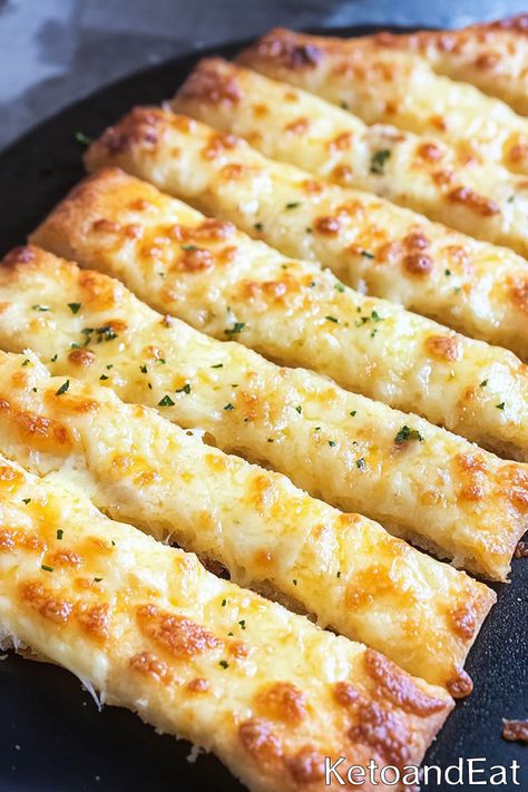 10 Best Carnivore Office Lunch Recipes Carnivore Garlic Bread, Carnivore Sides, Garlic Breadsticks Easy, Carnivore Meatloaf, Carnivore Lunch, Carnivore Snacks, Carnivore Pizza, Dinner Appetizers Easy, Carnivore Bread