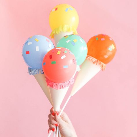 20 Creative Balloon DIYs to Rock at Your Summer Party Mini Ice Cream Cones, Mini Ice Cream, Pastel Cupcakes, Ice Cream Birthday Party, Ice Cream Theme, Colorful Balloons, Ice Cream Social, Up Balloons, Ice Cream Birthday