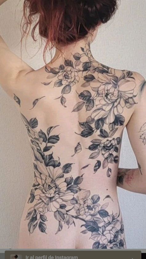 Chest Tattoo Flowers, Floral Back Tattoos, Back Piece Tattoo, Flower Tattoo Back, Hip Tattoos Women, Back Tattoo Women, Best Friend Tattoos, Friend Tattoos, Hip Tattoo