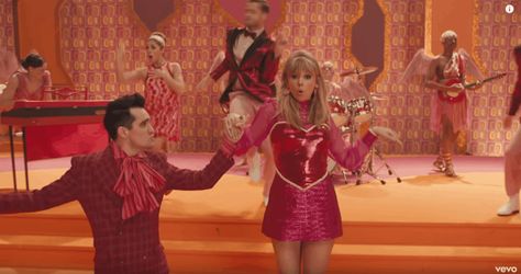 Taylor Swift ME! Music Video Outfit Guide - College Fashion Taylor Swift Me, Me Music Video, Lapo Elkann, Robin Roberts, Taylor Swift Web, Taylor Swift Music, Expo 2015, Brendon Urie, Red Taylor