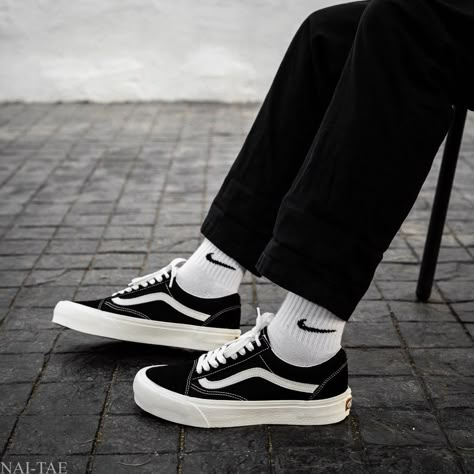 Checked Vans Outfit, Vans Old Skool Outfit Men, Vans Old Skool Outfit, Vans Outfit Men, Vans Sk8 Hi Black, Shoe Rotation, Custom Vans Shoes, Men Moda, Vans Outfit