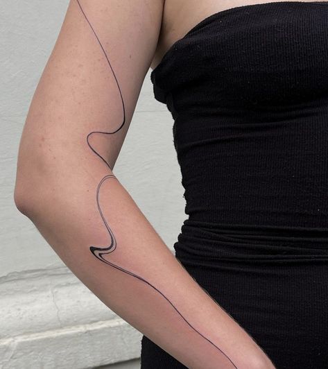 By jetski tattoo Curvy Line Tattoo, Abstract Rib Tattoo, Jetski Tattoo, Line Leg Tattoo, Line Tattoo Leg, Tattoo Leg, Star Wars Tattoo, Line Art Tattoos, Line Tattoo