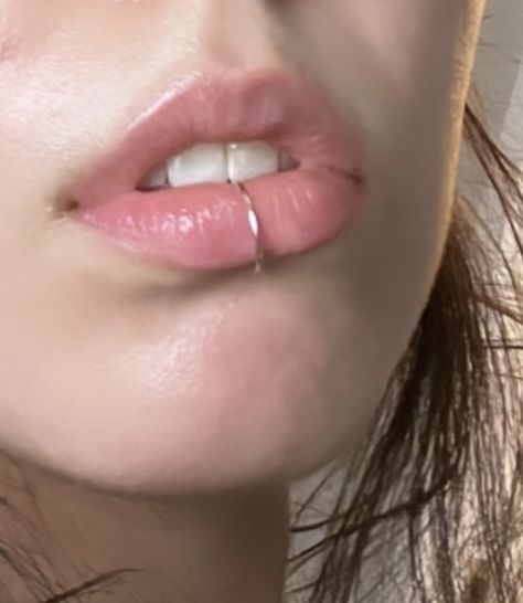 Lip Piercing In The Middle, Center Lip Piercing Hoop, Central Lip Piercing, Silver Lip Piercing, Women Lip Piercing, Lip Hoop Piercing Middle, Bottom Lip Pericing, Middle Lip Pericing, Lip Piercing Ring Middle