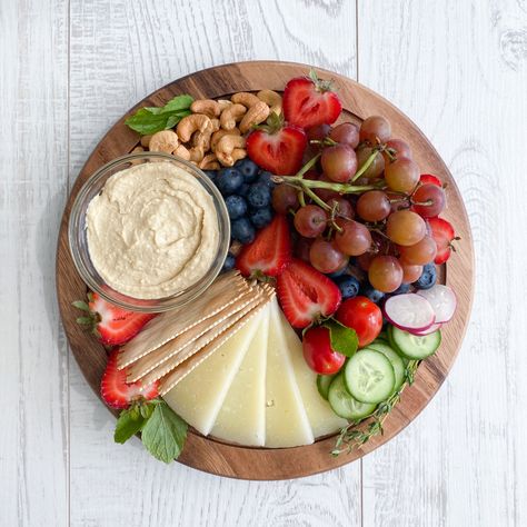 Cheese Board Without Meat, Small Fruit Platter, Small Cheese Platter, Elegant Cheese Platter, Simple Cheese Platter, Platter For Two, Wine Photoshoot, Cheese Platers, Healthy Diets