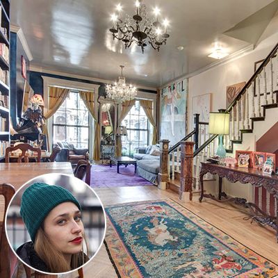 Eclectic Victorian Home, Victorian Bedroom Decor, Victorian Eclectic, Victorian Bohemian Decor, Eclectic French Country, Eccentric Decor, Jemima Kirke, Stand Alone Tub, Brooklyn Brownstone