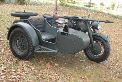 Zundapp KS750 - Front Right Motorbike With Sidecar, Motorbike Sidecar, Harley Davidson Sidecar, Motorcycle With Sidecar, Tank Concept, Ural Motorcycle, Military Motorcycle, Fun Characters, Motorcycle Sidecar