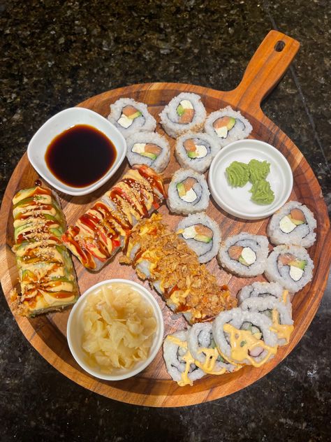 Charcuterie Board Ideas Sushi, Charcuterie Board Sushi, Asian Inspired Charcuterie Board, Sushi Board Ideas, Charcuterie Board Asian, Sushi Board Aesthetic, Sushi Charcuterie Board, Sushi Charcuterie, Sushi Board