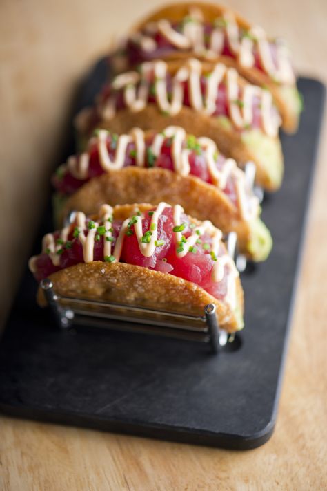 Yellowfin Tuna Tacos, Wonton Tuna Tacos, Fancy Mexican Food Plating, Tuna Tartare Plating, Tuna Tartare Appetizer, Tuna Crudo Recipe, Elevated Tacos, Sushi Tacos Recipe, Crispy Tacos Recipes