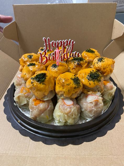 Hampers Cake, Birthday Cake Alternatives, Sushi Cake, Food Business Ideas, Food Hampers, Simple Birthday Cake, Easy Food Art, Restaurant Menu Design, Birthday Food